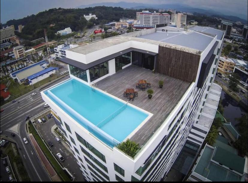 Sky Suite Top Floor With Rooftop Pool & Gym Kota Kinabalu Exterior photo